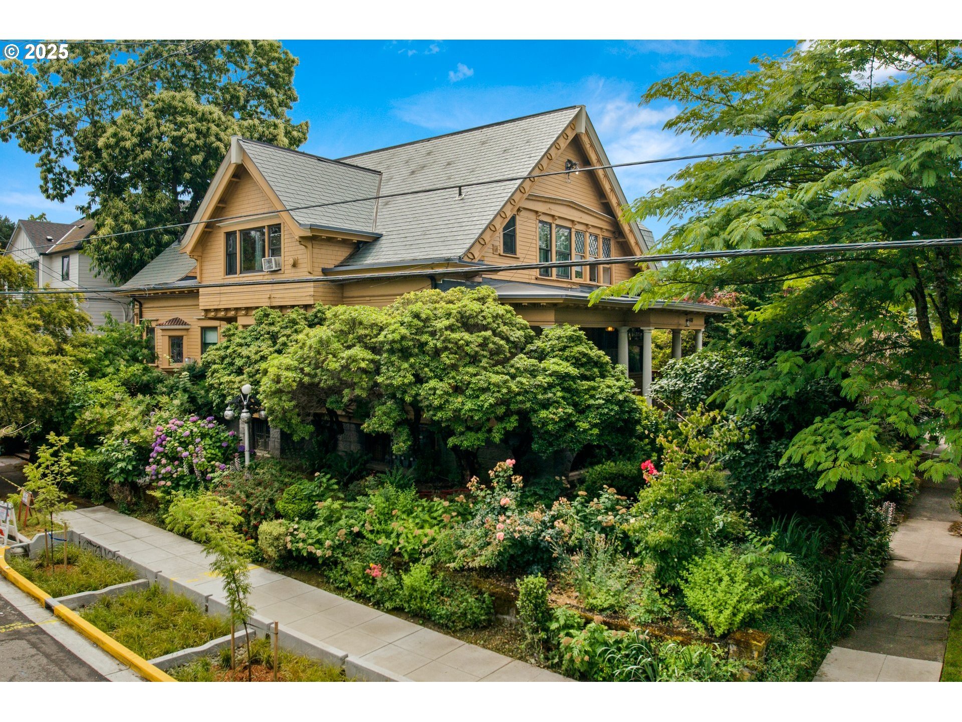 Property Photo: 1408 SE 22nd Ave OR 97214