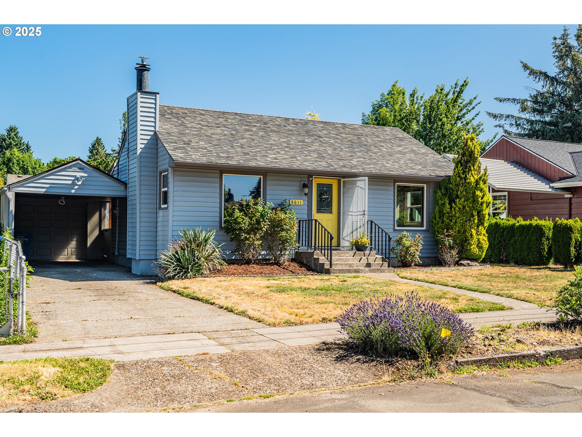 Property Photo: 8611 NE Dyer St OR 97220