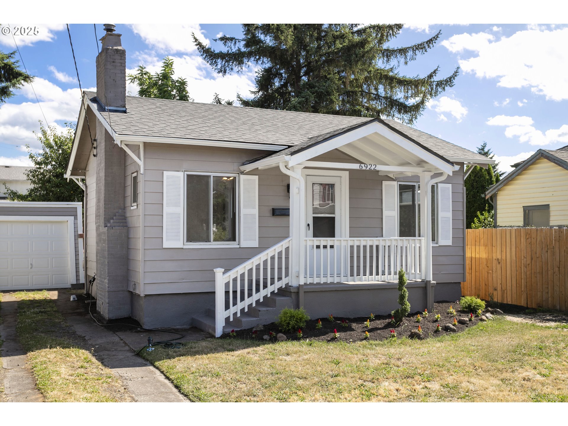 Property Photo: 6922 SE Ramona St OR 97206