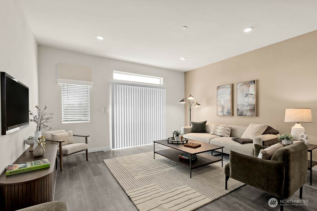 Property Photo: 14707 87th Avenue SE U7 WA 98296