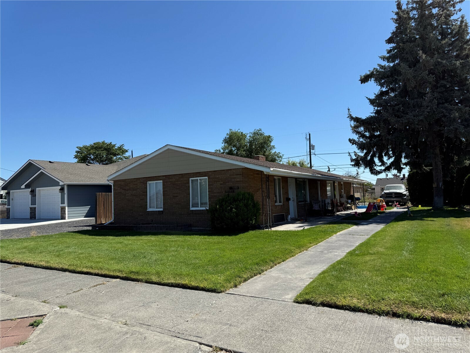 Property Photo: 1131 1133 W Ivy Avenue WA 98837