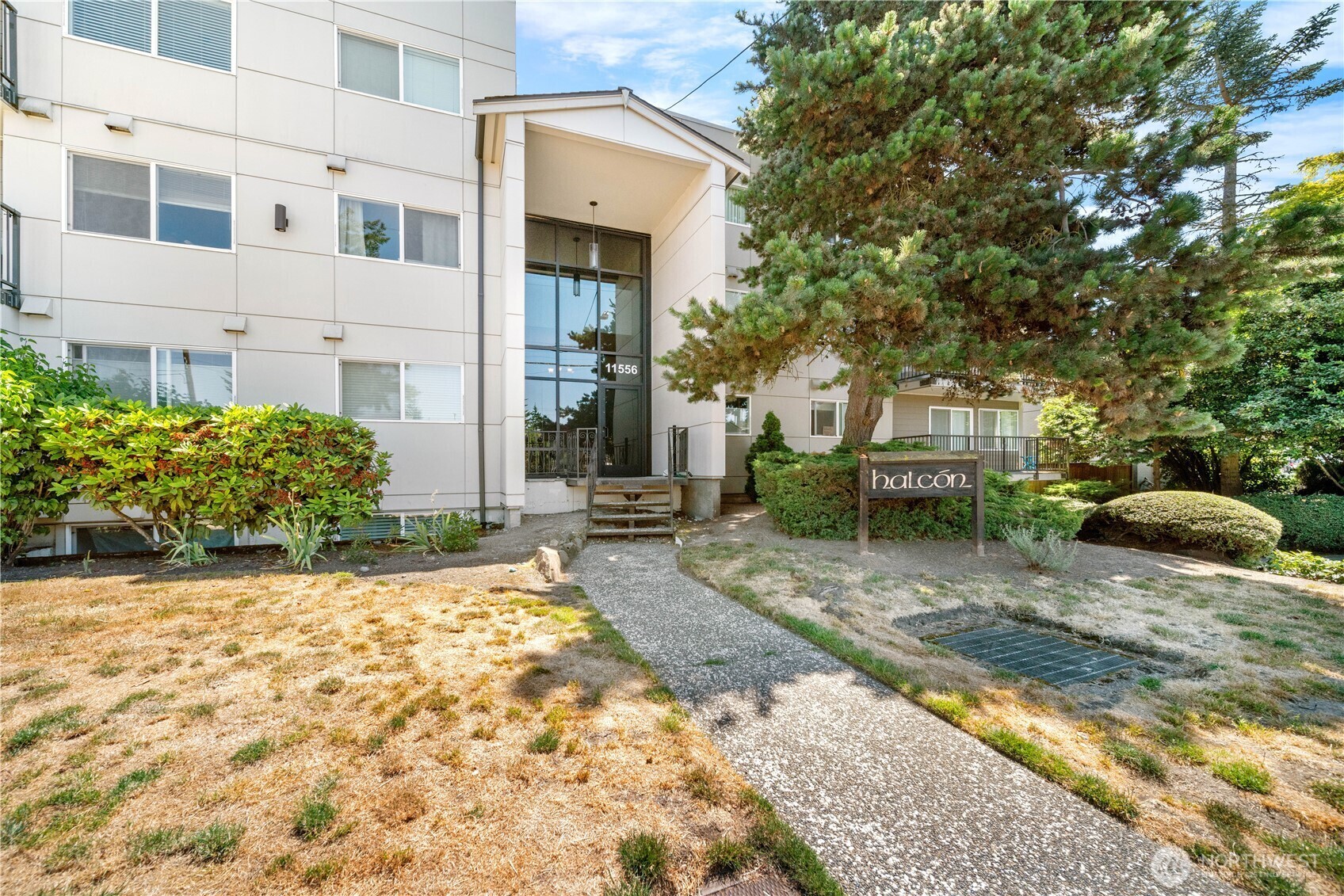 Property Photo: 11556 Greenwood Avenue N 105 WA 98133