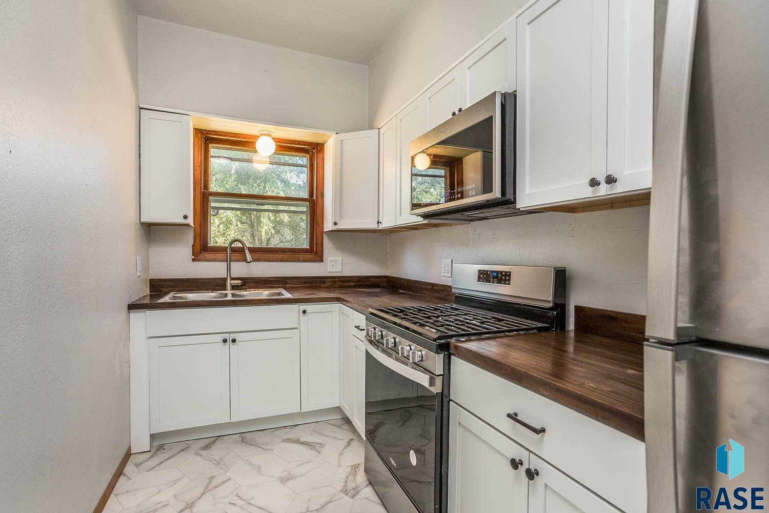 Property Photo: 621 Montana St SD 57014