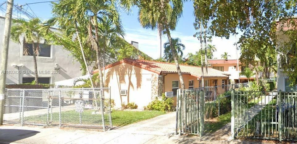 Property Photo: 1051 SW 3rd St 6 FL 33130