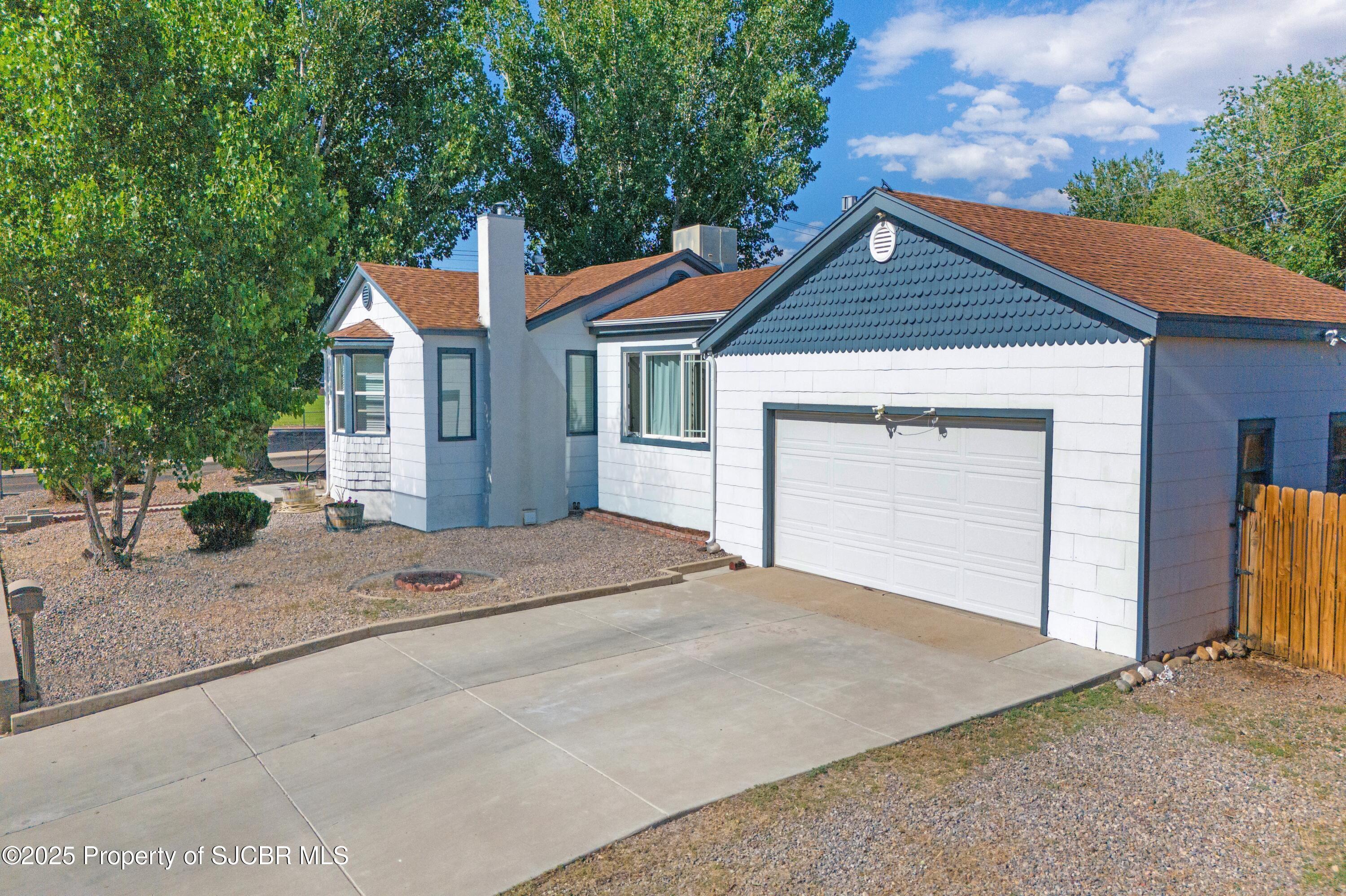 Property Photo: 501 E Apache Street NM 87401