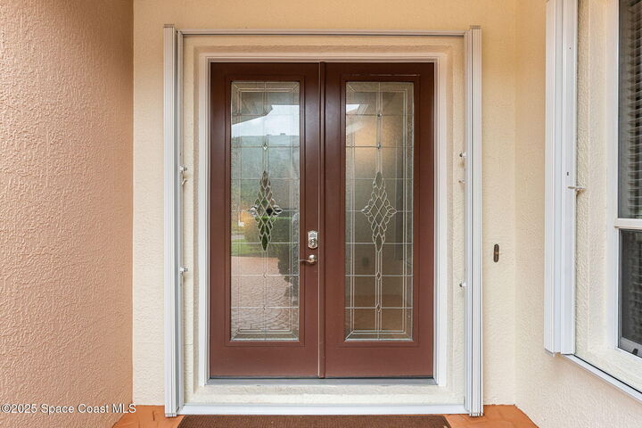 Property Photo:  172 Whaler Drive  FL 32951 