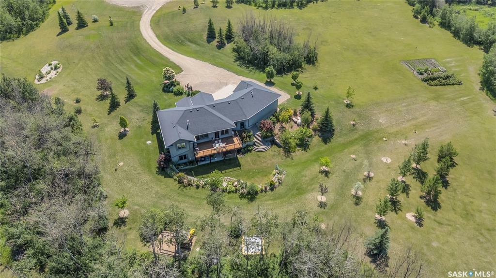 Property Photo: 104 Poplar Place SK S7A 0A1