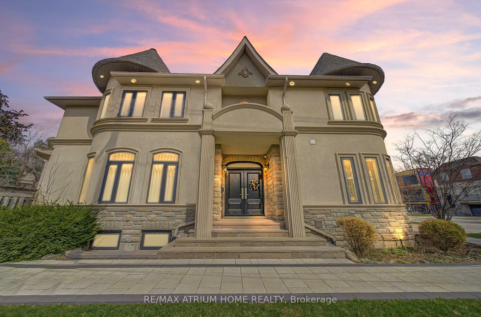 100 Elmwood Avenue  Toronto ON M2N 3M2 photo