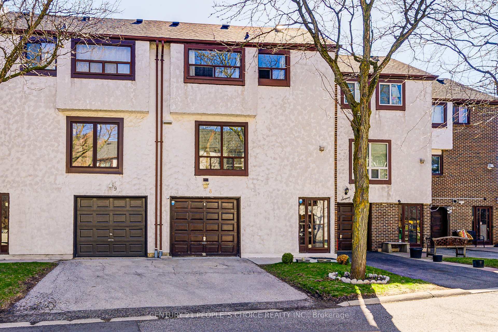 Property Photo: 4020 Brandon Gate Drive 8 ON L4T 3W8
