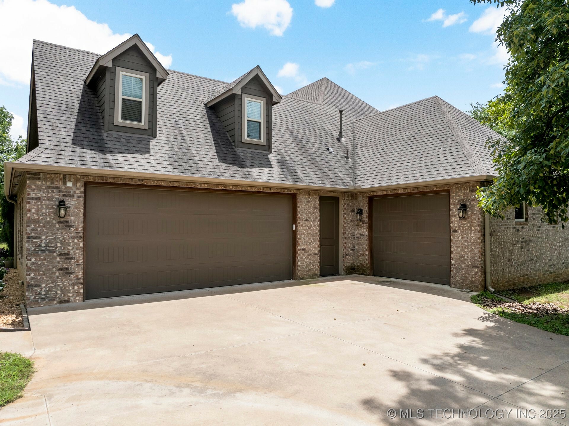 Property Photo: 2002 S 283 OK 74014