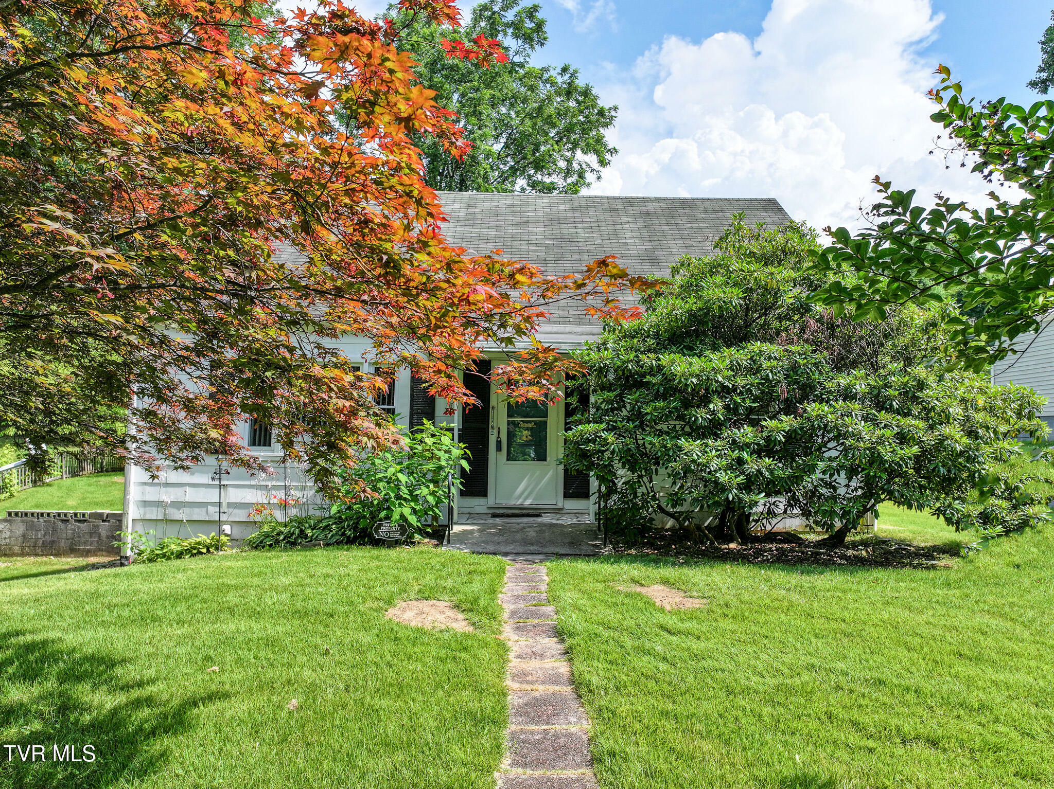 Property Photo: 1260 Robinhood Road TN 37743