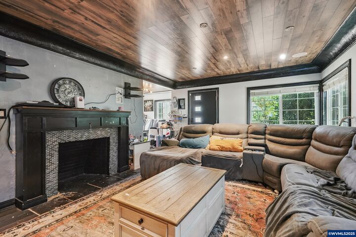 Property Photo: 1082 Cascade Dr NW OR 97304