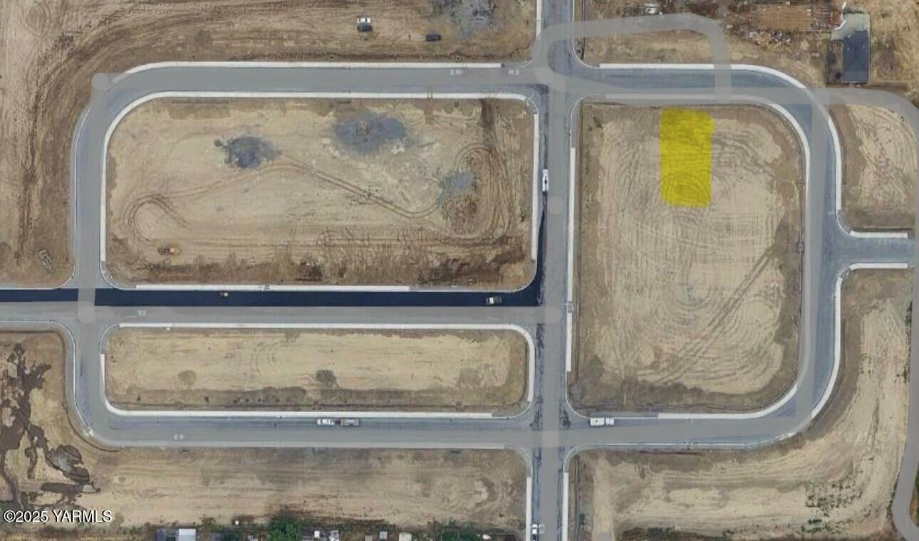 Property Photo: 4606 W Larch Ave WA 98903