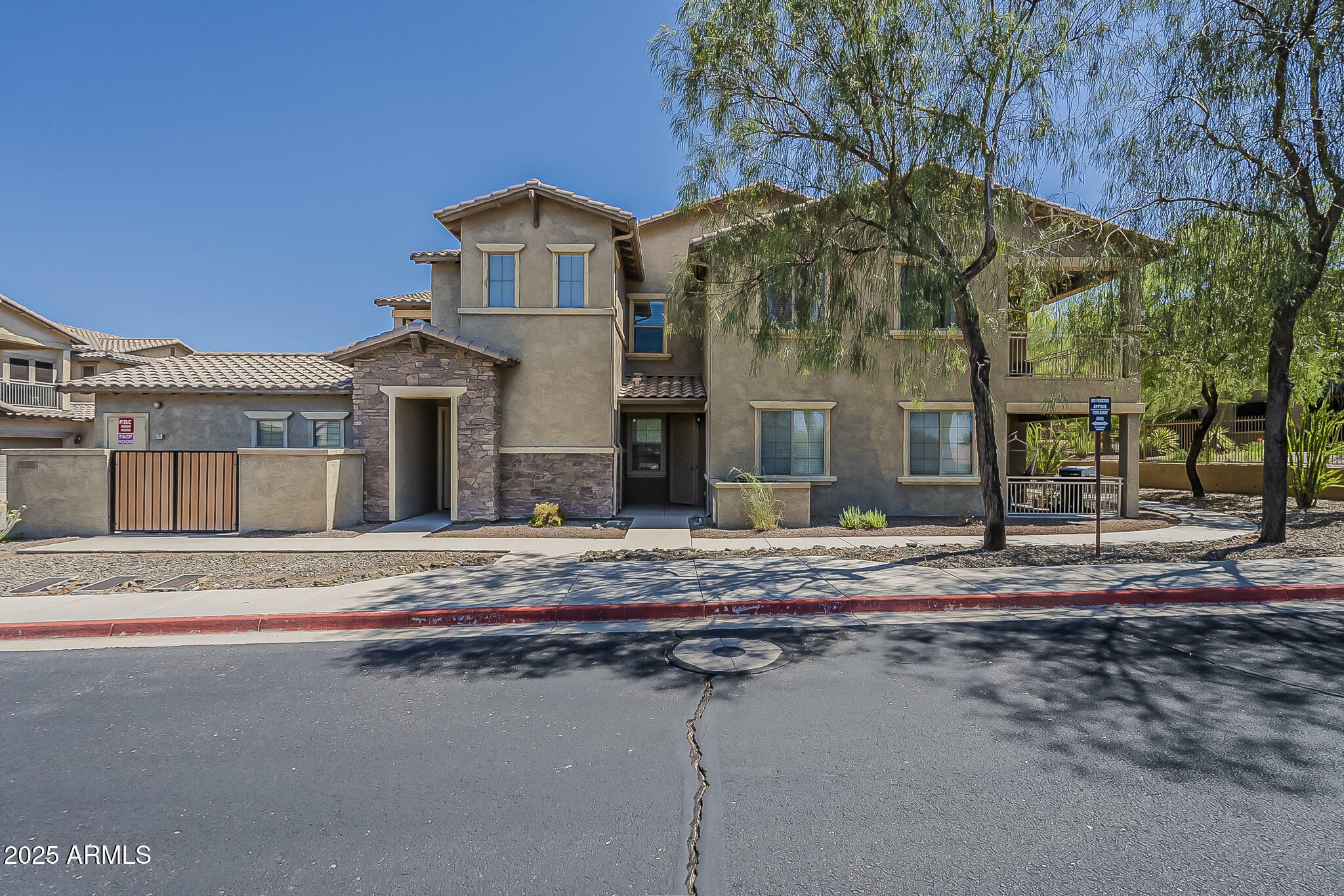 Property Photo: 2124 W Hunter Court 237 AZ 85085
