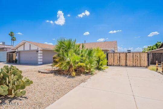 Property Photo: 3201 W Acoma Drive AZ 85053