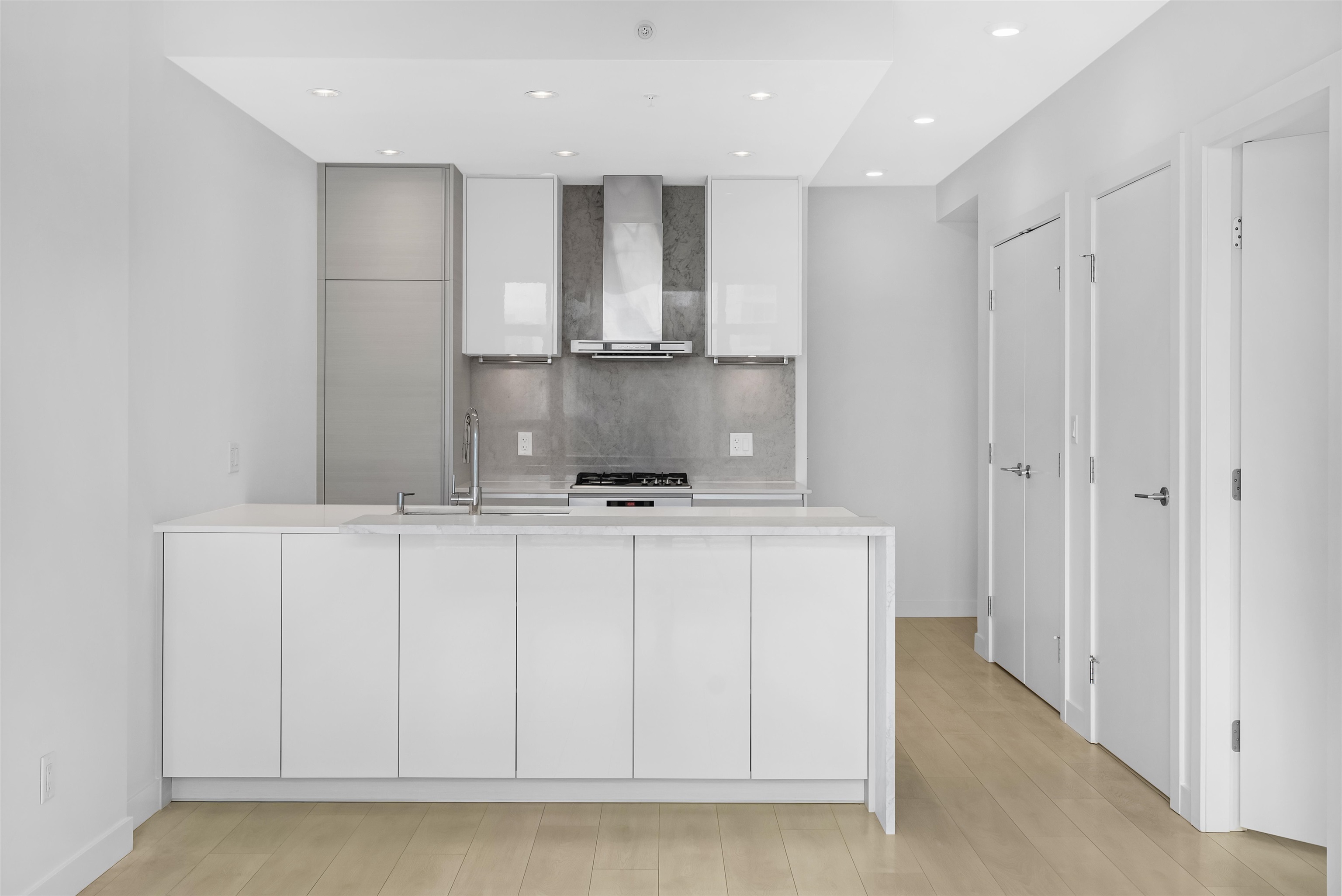 Property Photo:  4670 Assembly Way 1007  BC V5H 0H3 