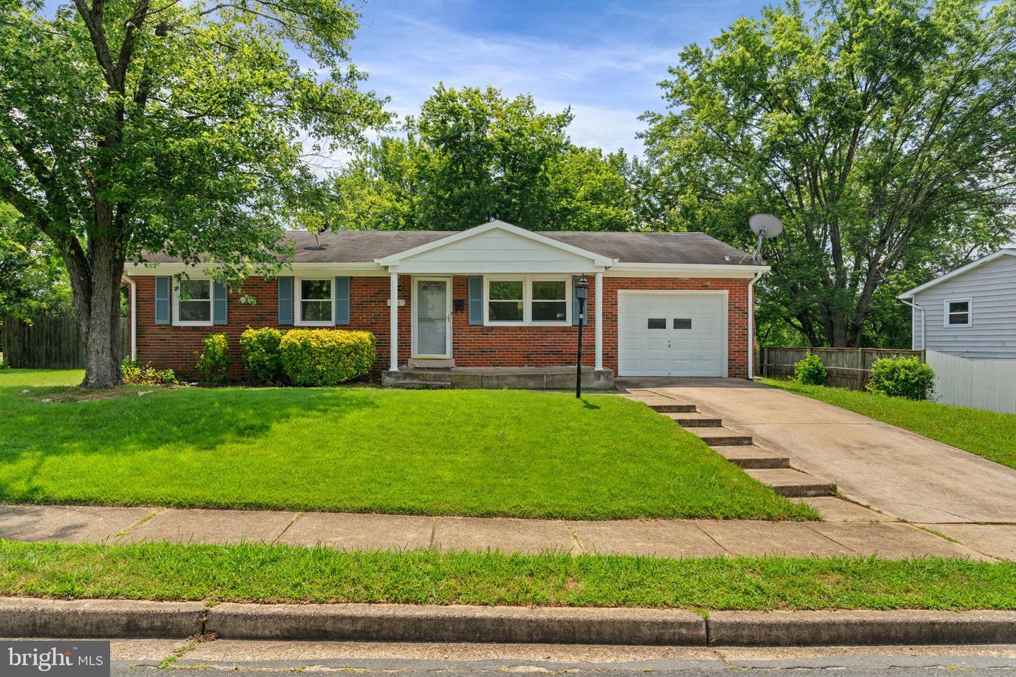 Property Photo:  13223 Hawthorn Lane  VA 22193 
