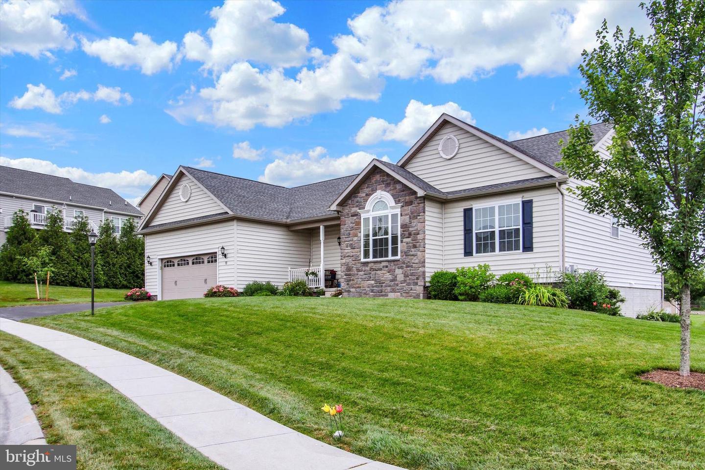 Property Photo: 10 Thrush Court PA 17325