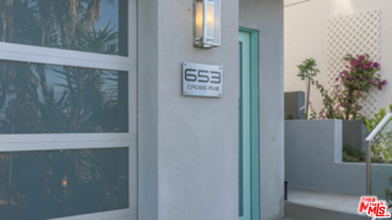 Property Photo: 653 Cross Ave CA 90065