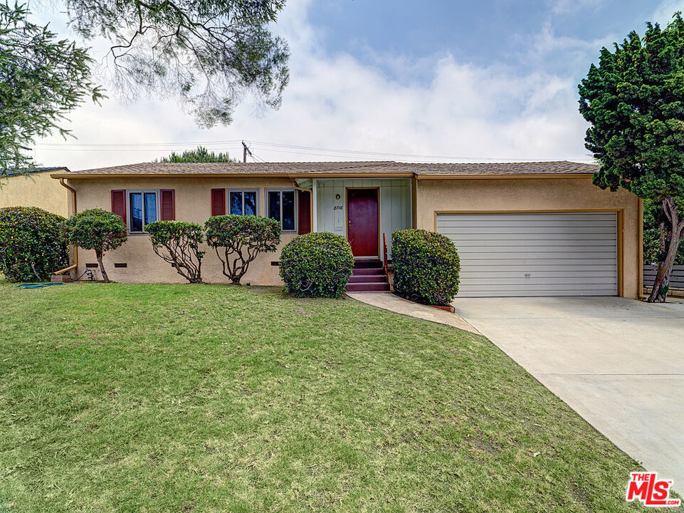 Property Photo: 8716 Bleriot Ave CA 90045