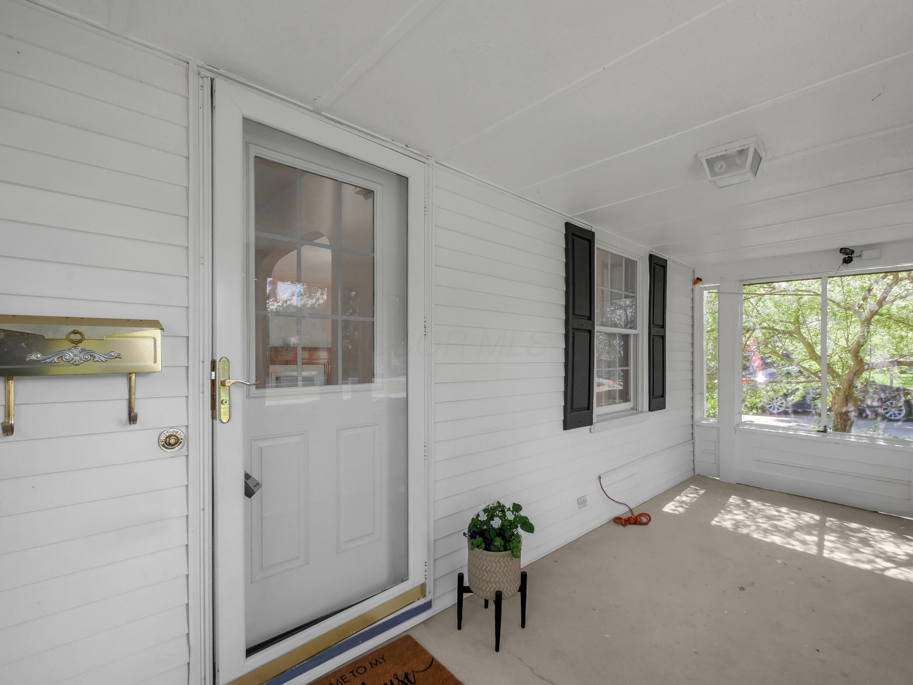 Property Photo: 227 N Quentin Road OH 43055