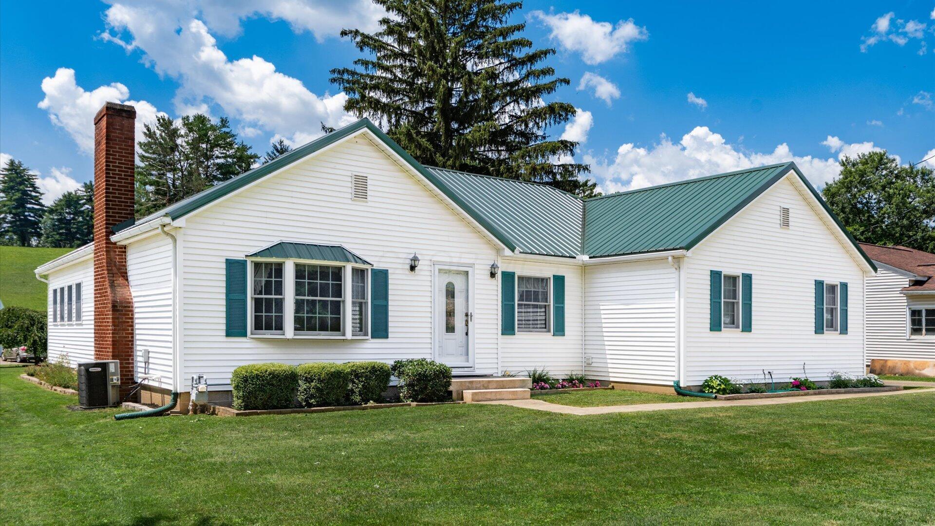Property Photo: 1700 Newark Road OH 43701