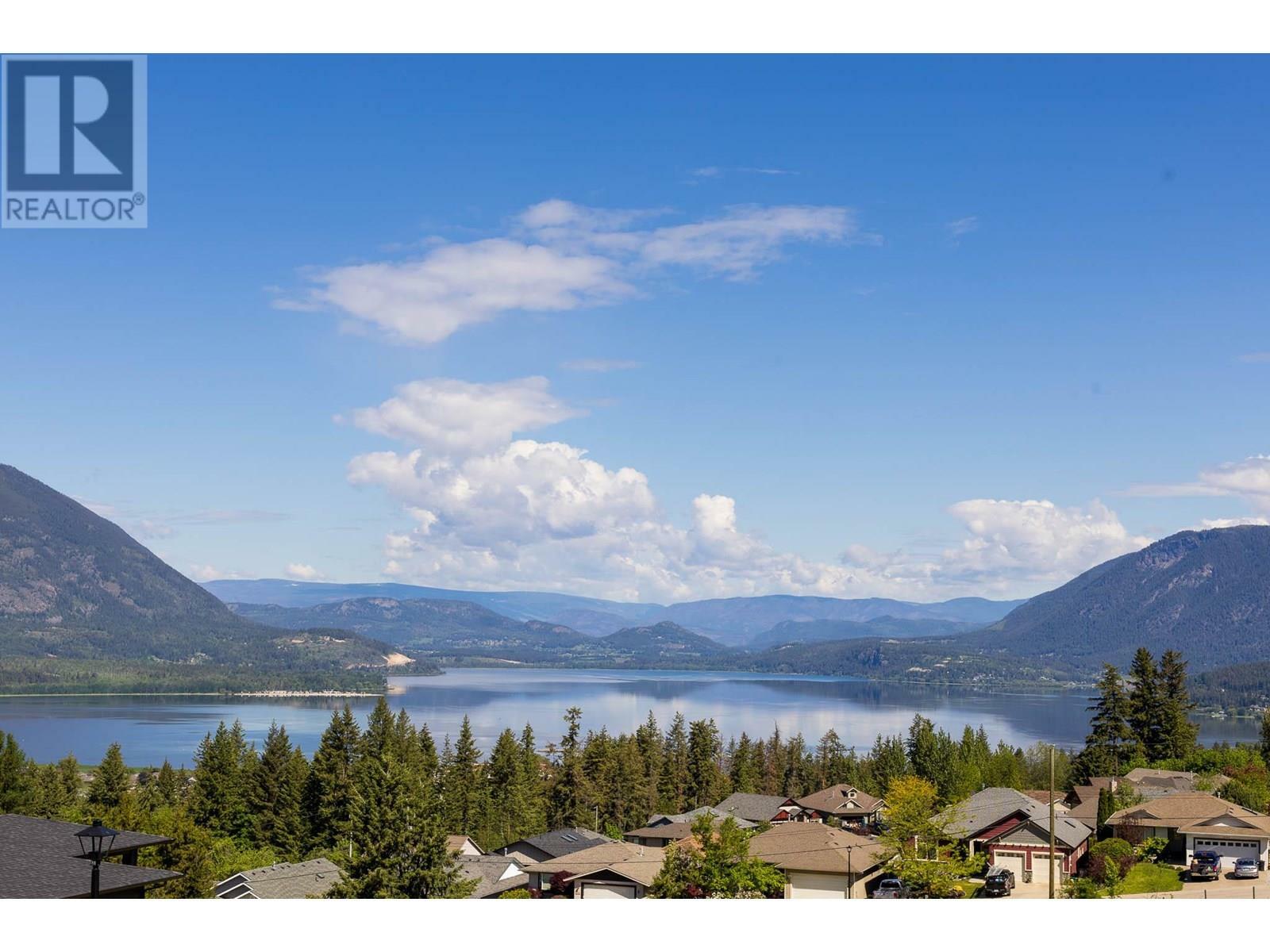Property Photo: 1121 16 Avenue Southeast BC V1E 2R5