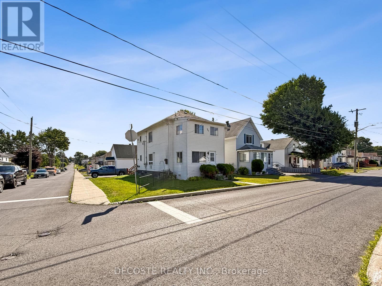 Property Photo: 745-747 Amelia Street ON K6H 3R4