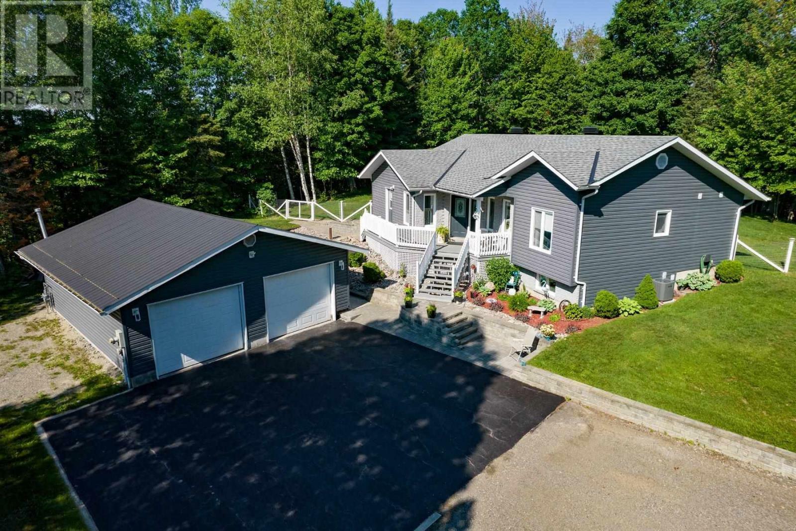 Property Photo: 910 Fourth Lin E ON P6A 6J8
