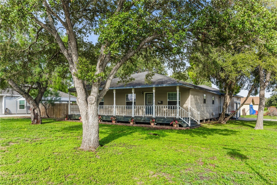 Property Photo: 1129 Cicero Wood TX 78380