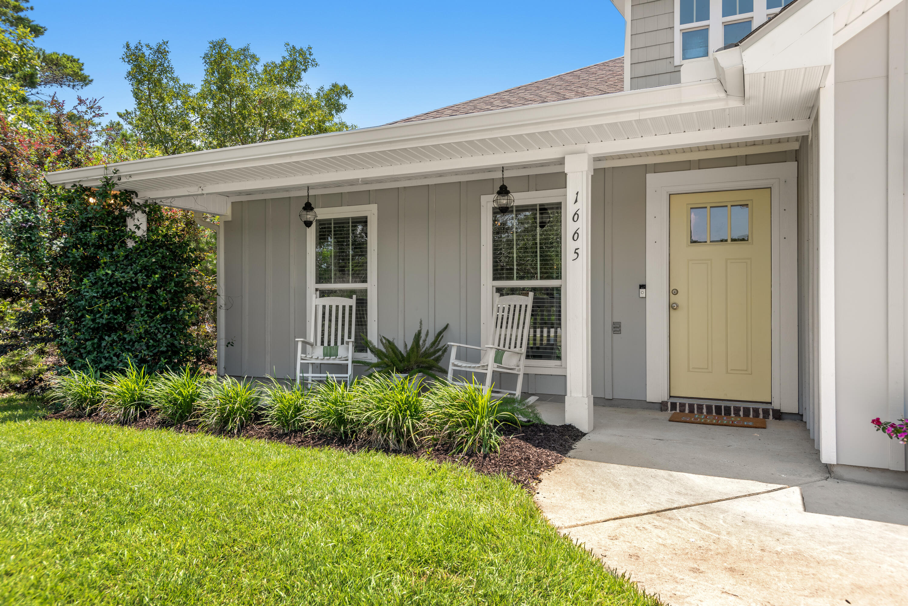 Property Photo: 1665 Ponderosa Drive FL 32563