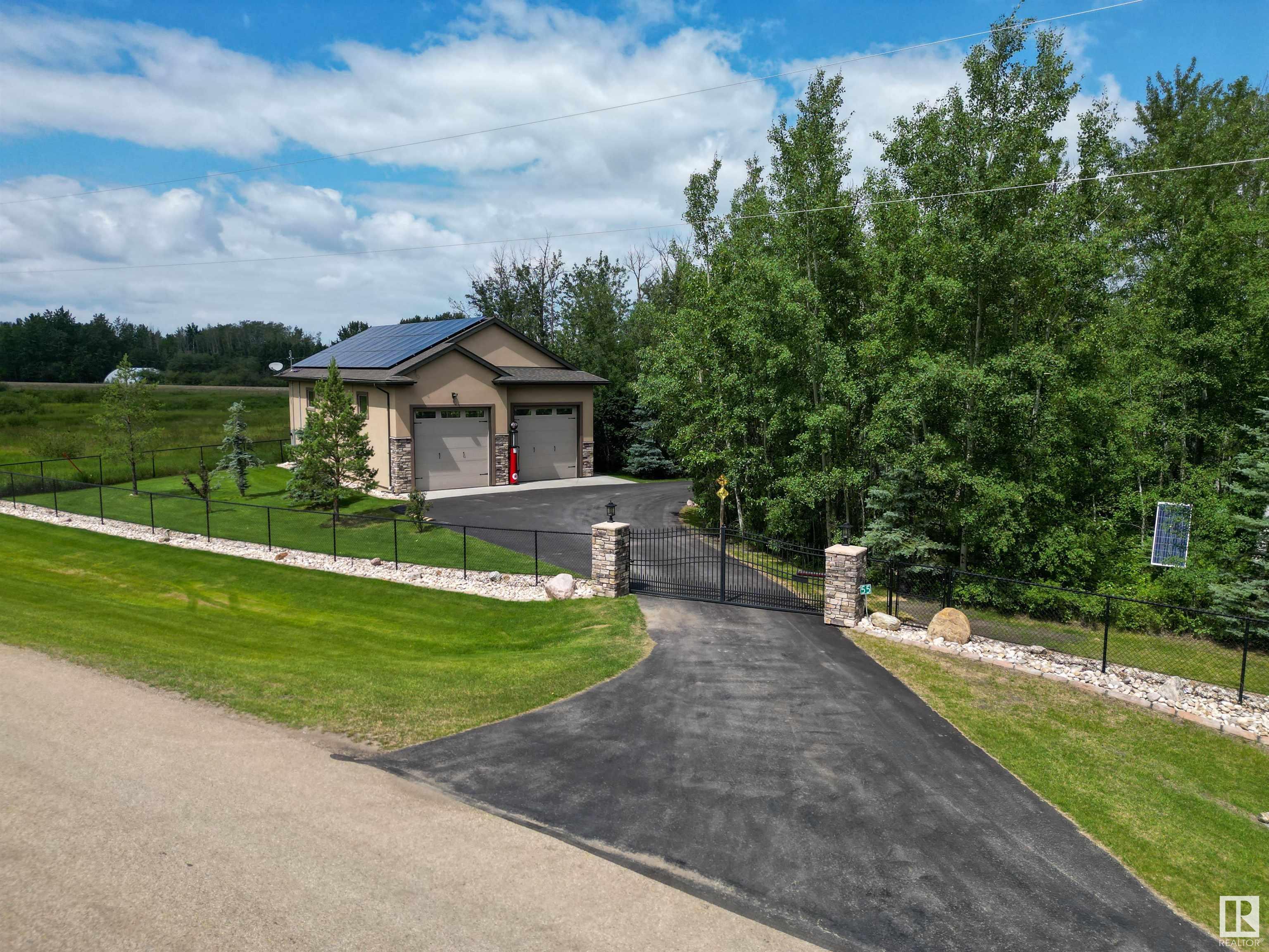 Property Photo: 53522 Rge Road 272 55 AB T7X 2N3