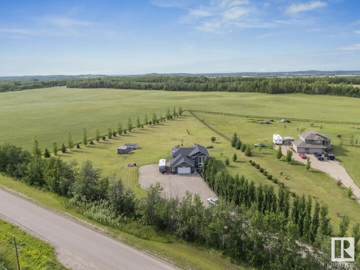 Photo de la propriété: 4 41520 Twp Rd 624 AB T9M 1P3