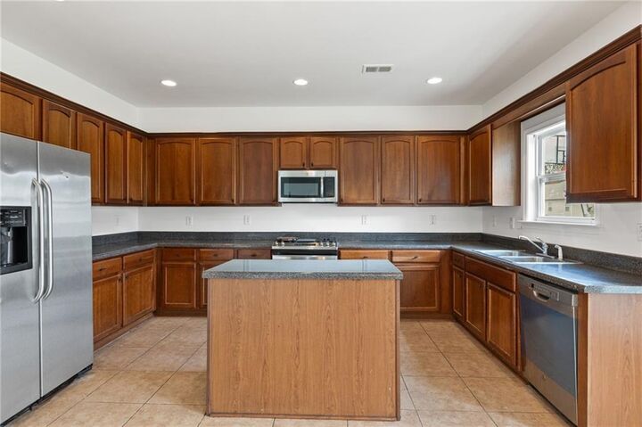 Property Photo: 1122 Tranquil Lake Drive GA 30017