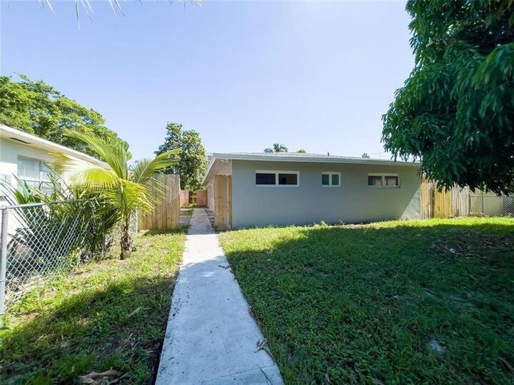 833 SW 7th St  Pompano Beach FL 33060 photo