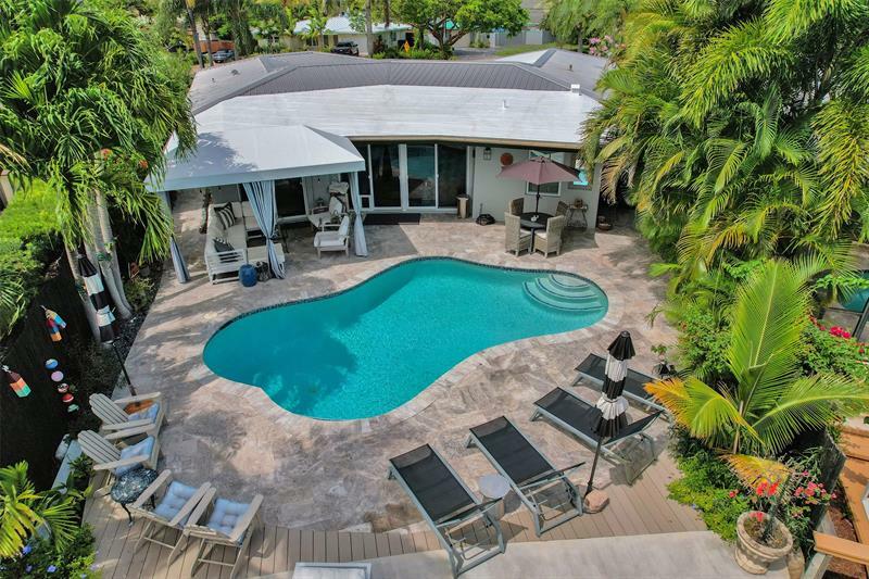 Property Photo: 1916 NE 24th St FL 33305