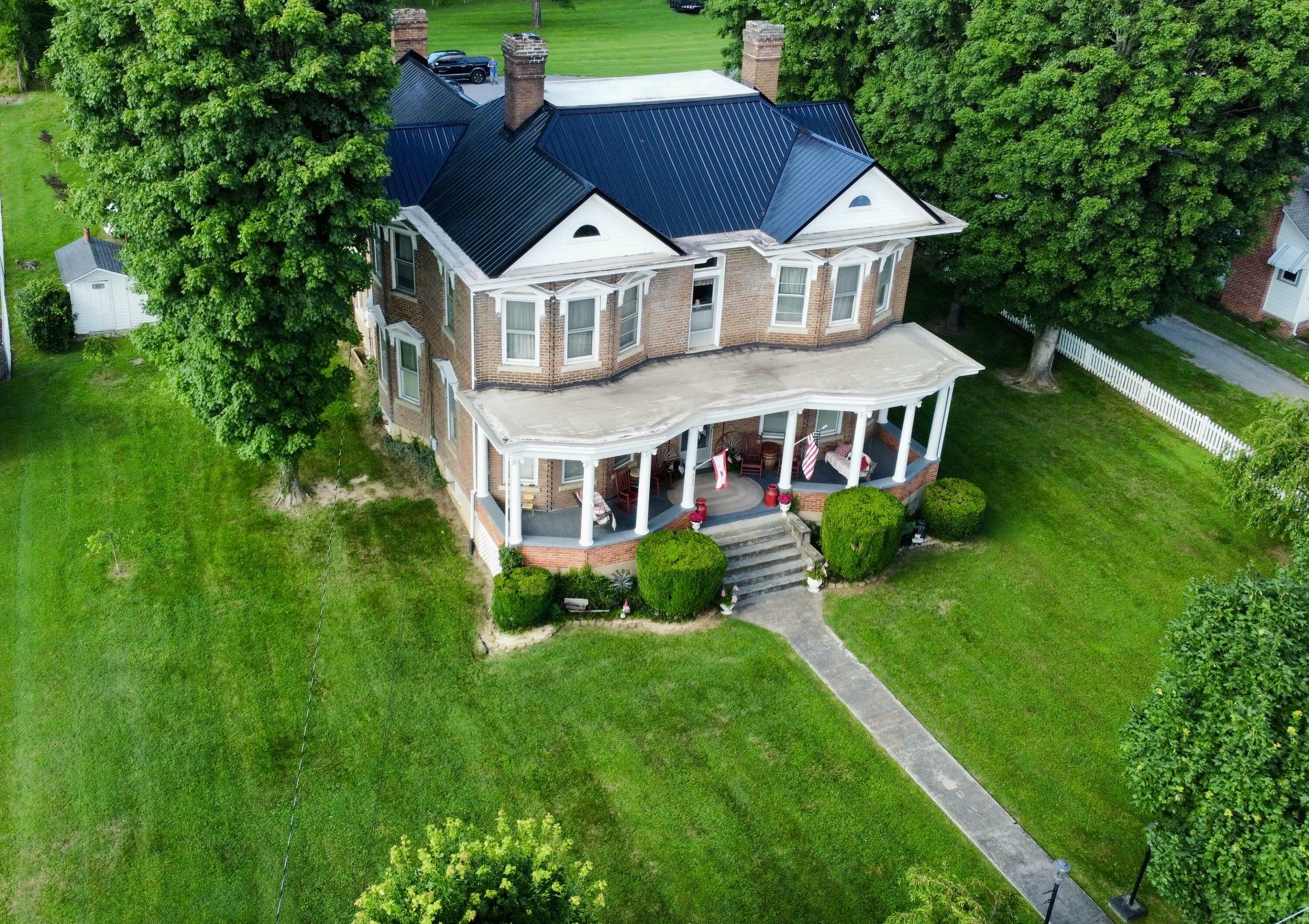 402 E Chestnut St  Alderson WV 24910 photo