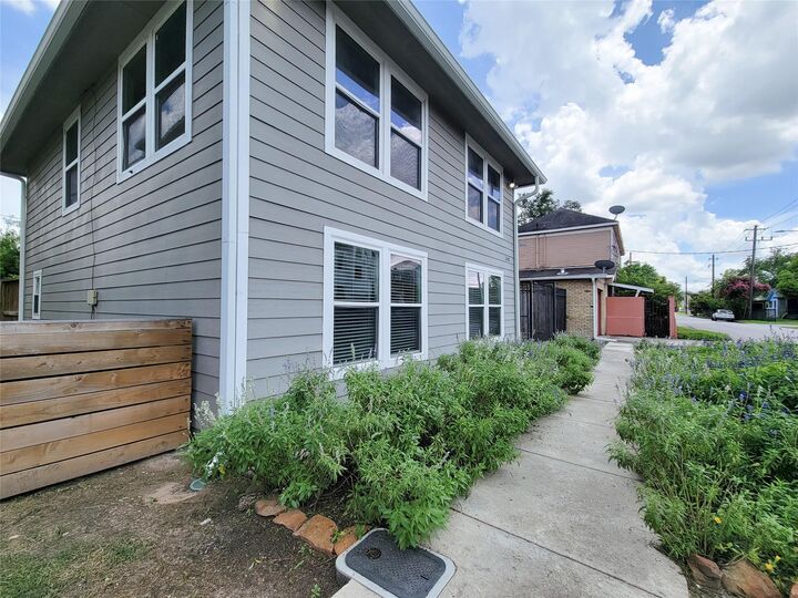 Property Photo:  2608 Arlington Street  TX 77008 