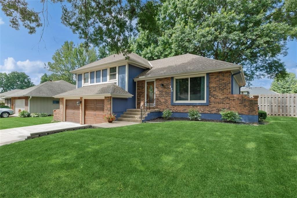 Property Photo:  604 SE Richardson Place  MO 64063 