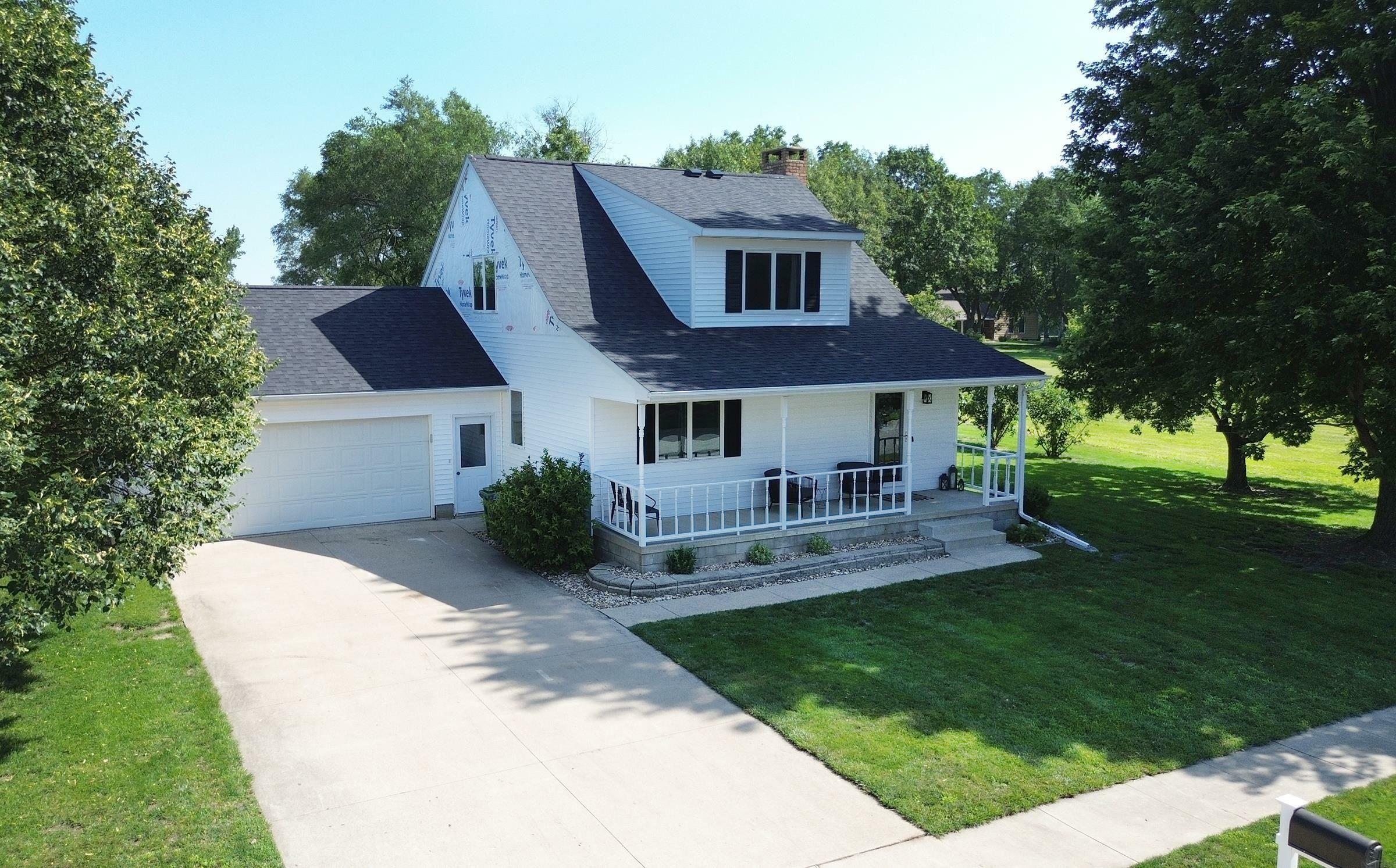 1300 Country Meadows Dr  Waverly IA 50677 photo