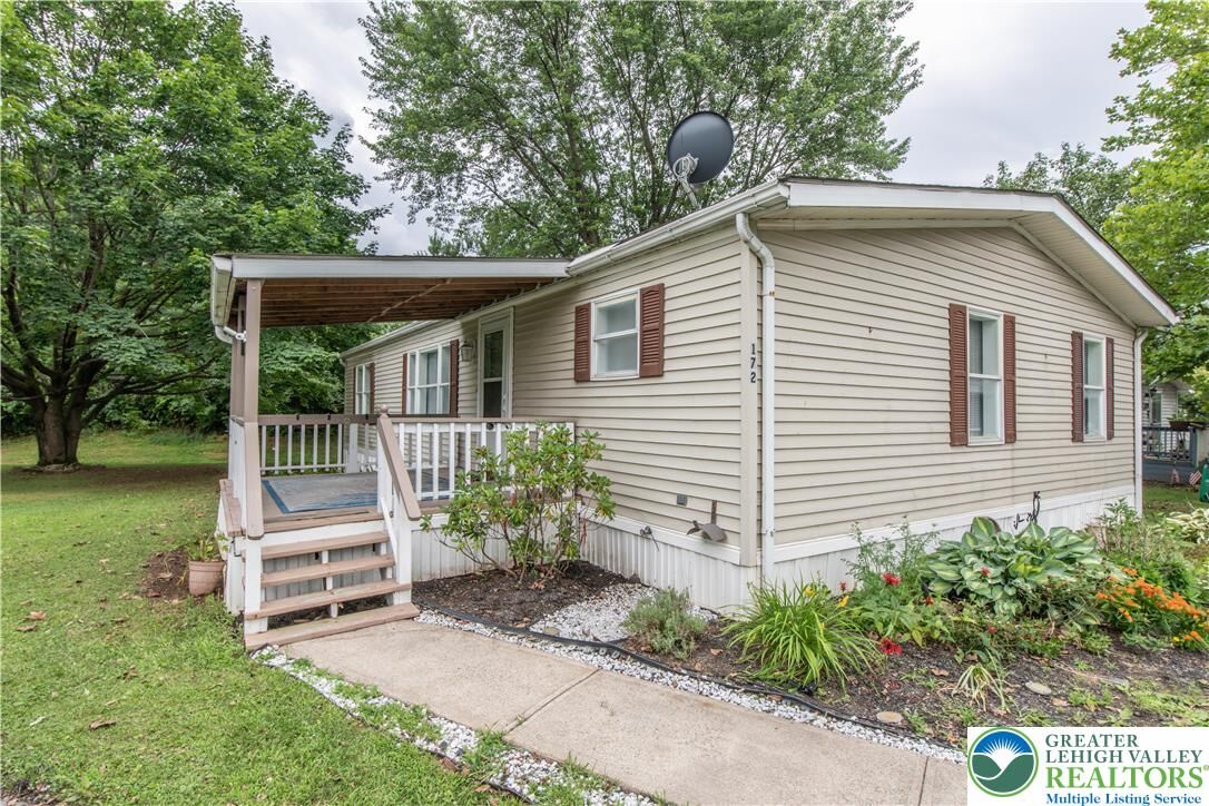 Property Photo: 172 Bentwood Circle PA 18014
