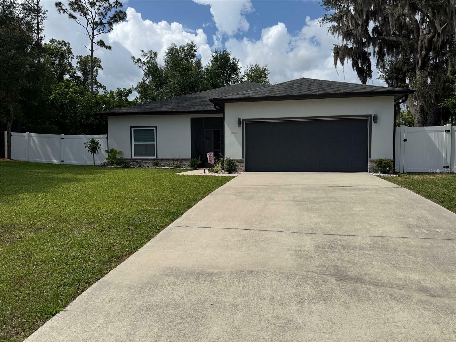 Property Photo: 3007 Hallow Drive FL 32738