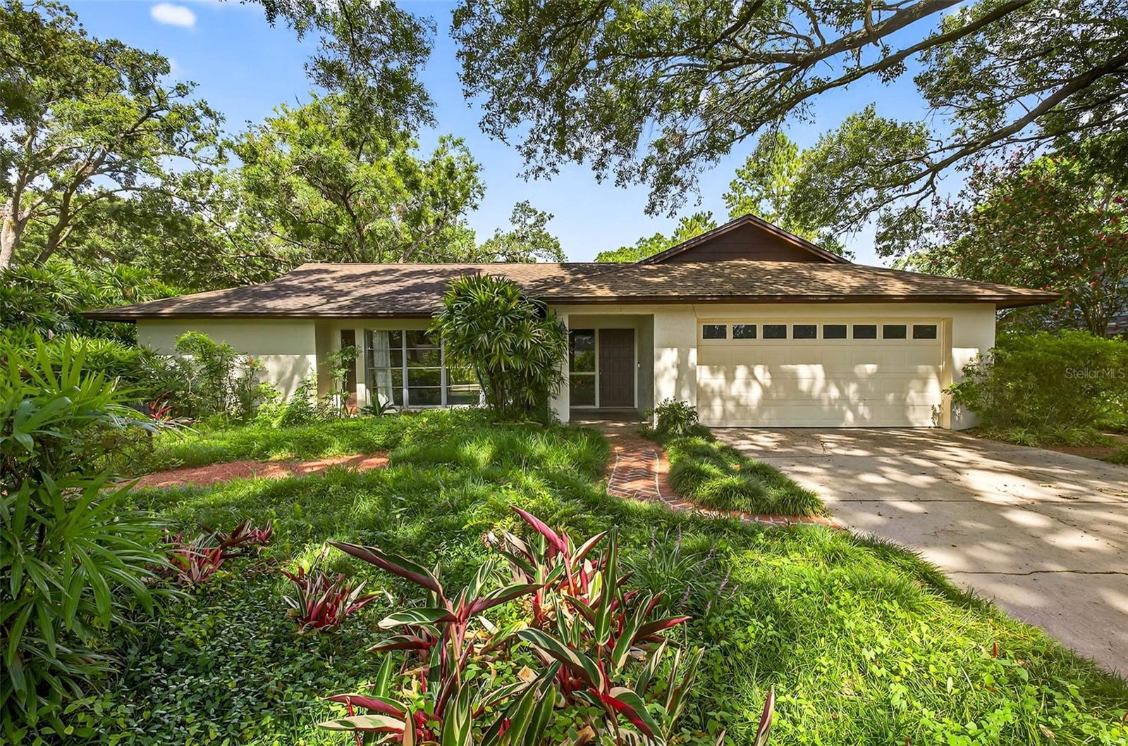 Property Photo: 524 Garrard Drive FL 33617