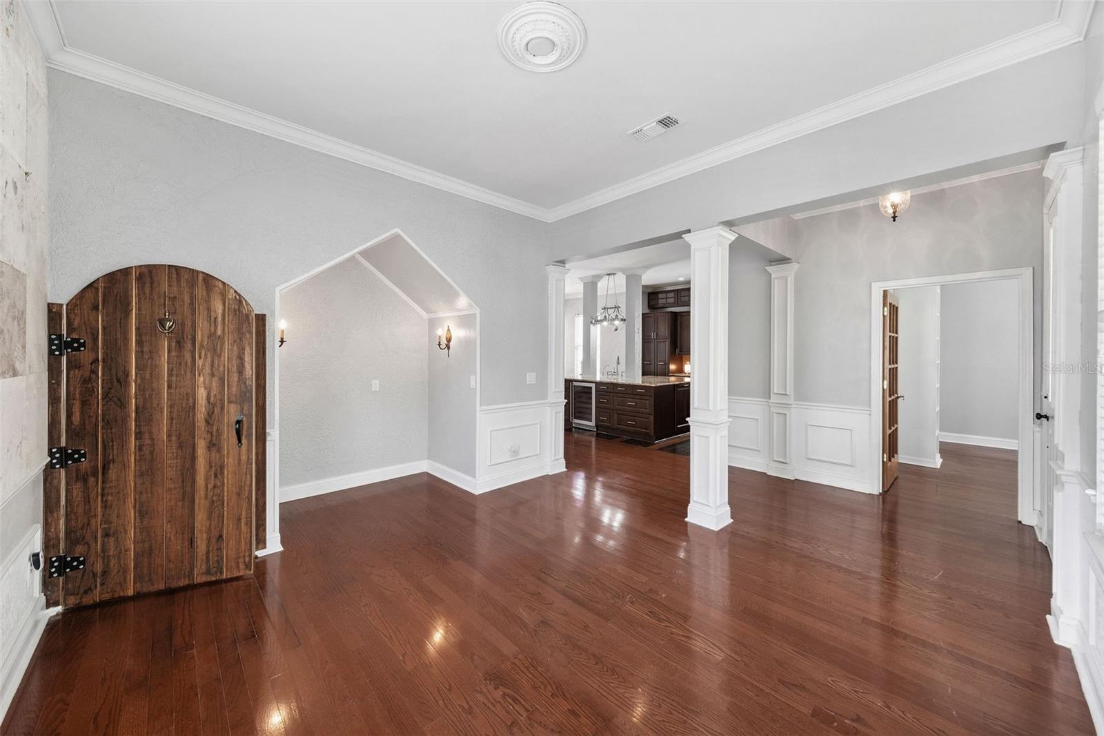 Property Photo:  205 N Village Street  FL 34747 