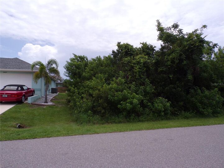 Property Photo: 15417 Lakeland Circle FL 33981