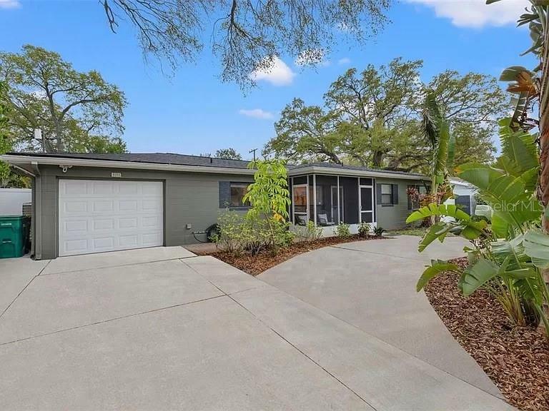 Property Photo: 8318 40th Place N FL 33709