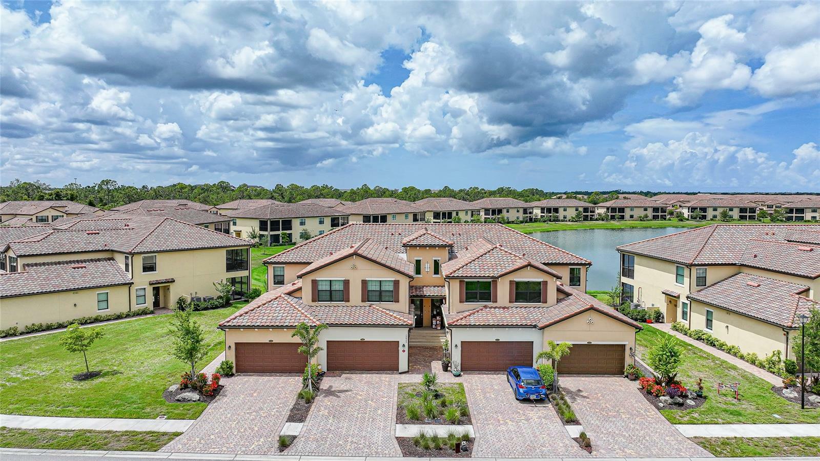 Property Photo: 12425 Ghiberti Circle 101 FL 34293