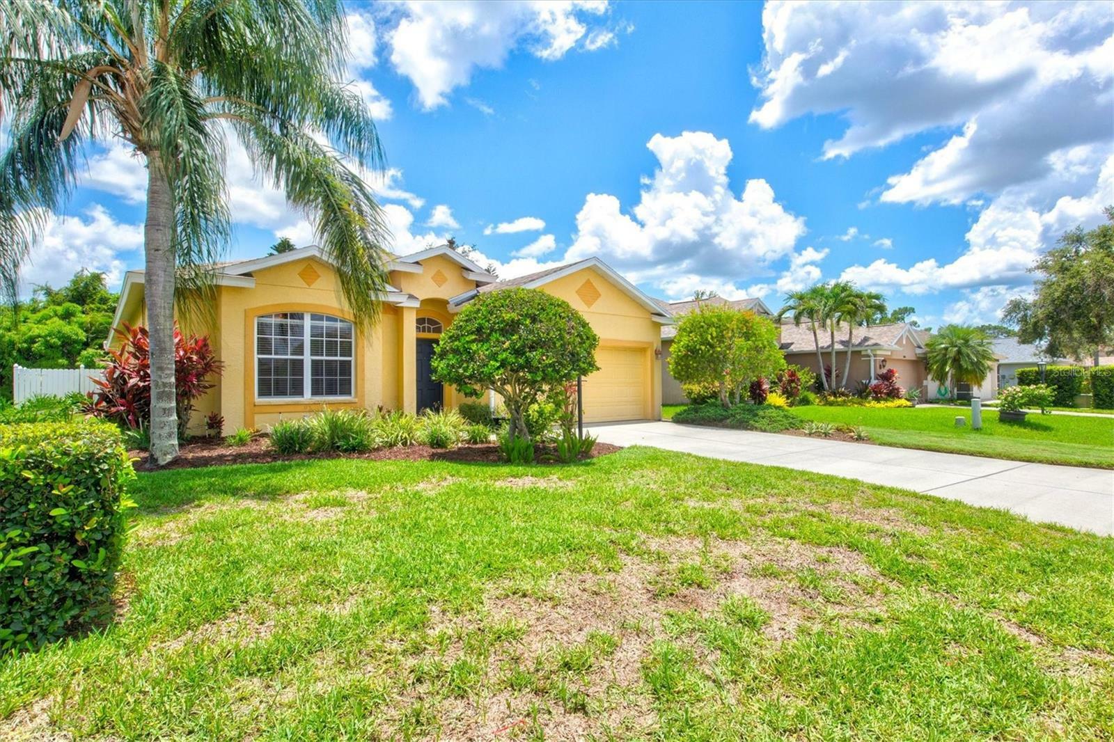 Property Photo: 5004 Creekside Trail FL 34243
