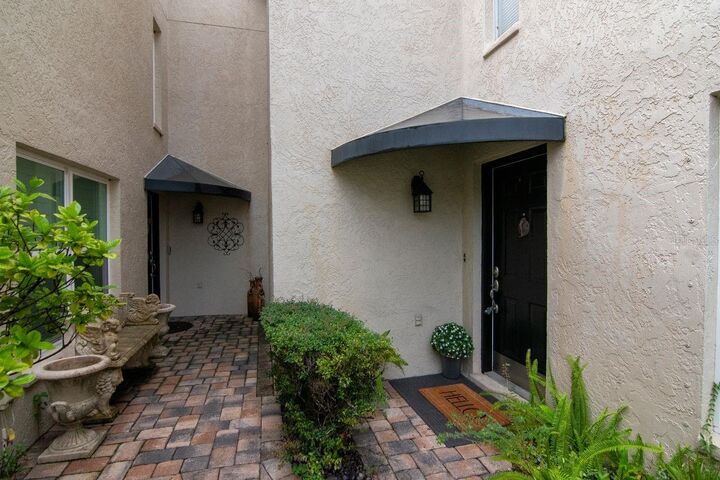 Property Photo: 2923 W Gandy Boulevard 2923 FL 33611