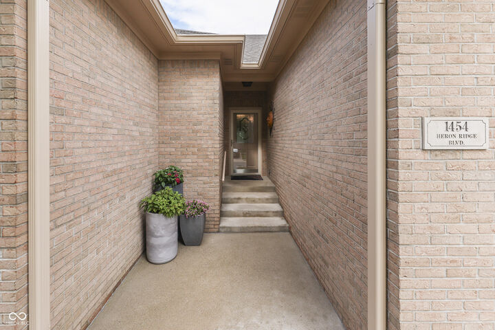 Property Photo:  1454 Heron Ridge Boulevard  IN 46143 